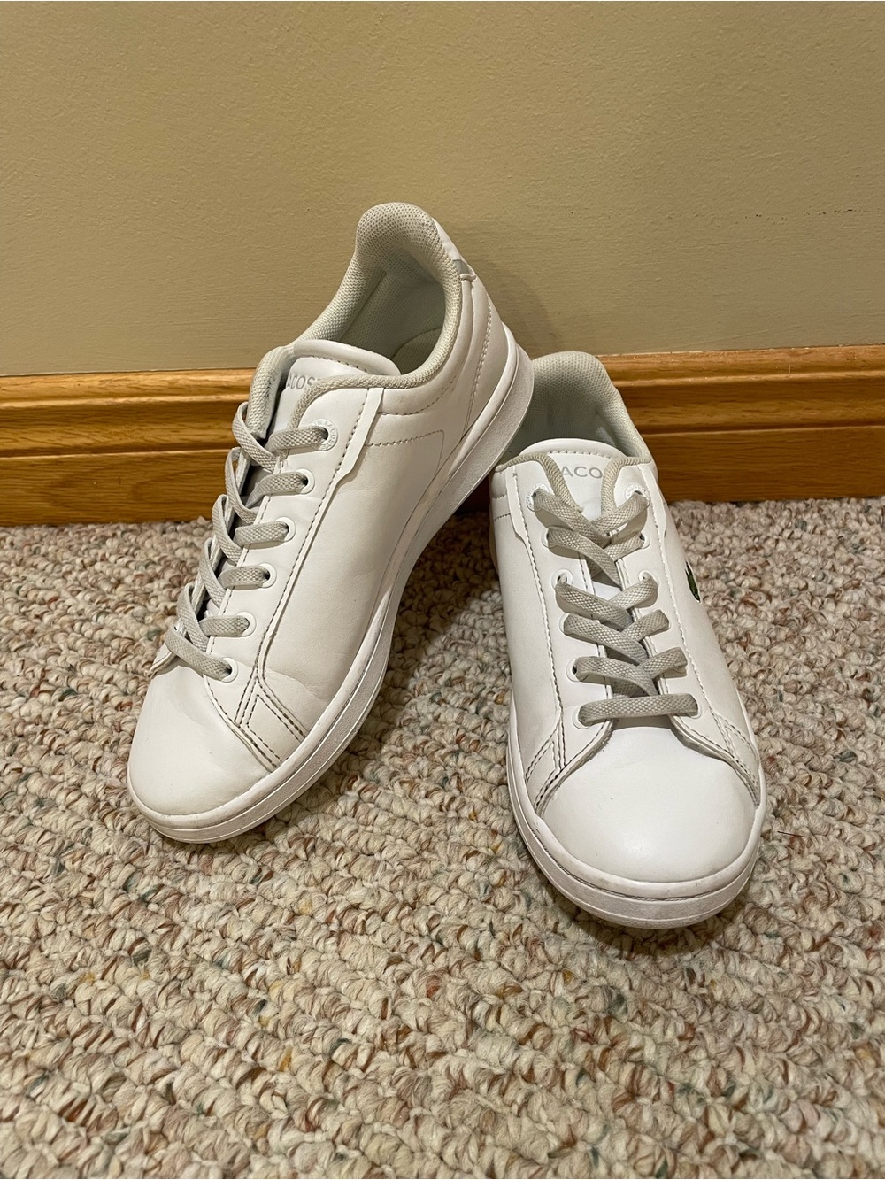 Lacoste youth us size 2/ uk size 1 White Low-Top Leather Sneakers